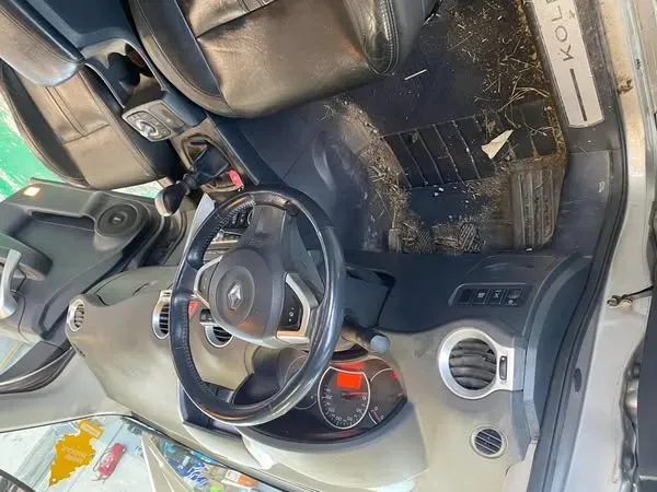 koleos avant (9) nettoyage interne